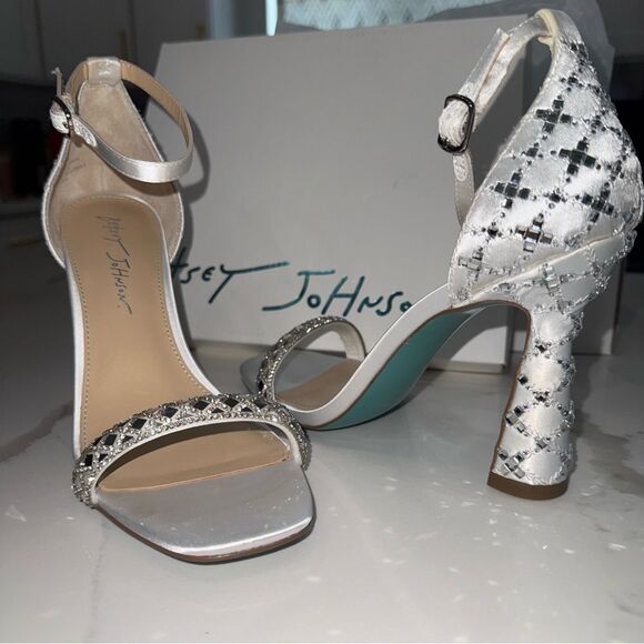 Betsey Joshnson Dean Ivory Crystal Embellished Bridal Heel Ankle Strap Sandal - Picture 10 of 13
